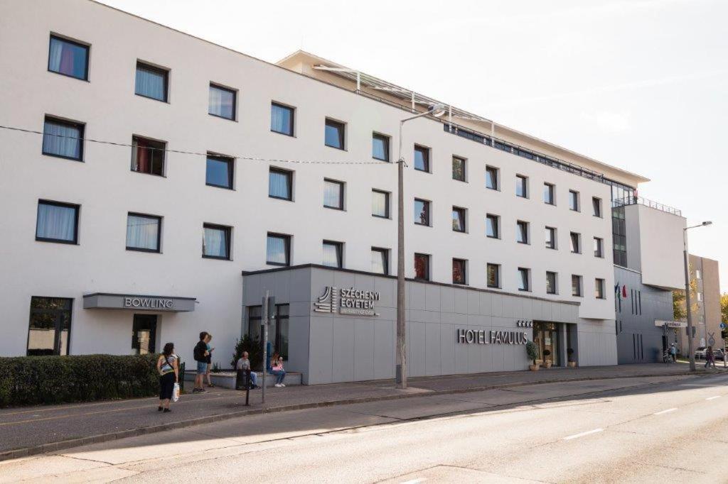 Hotel Famulus Gyor Luaran gambar