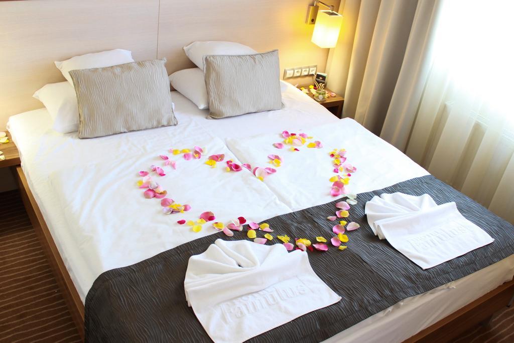 Hotel Famulus Gyor Luaran gambar